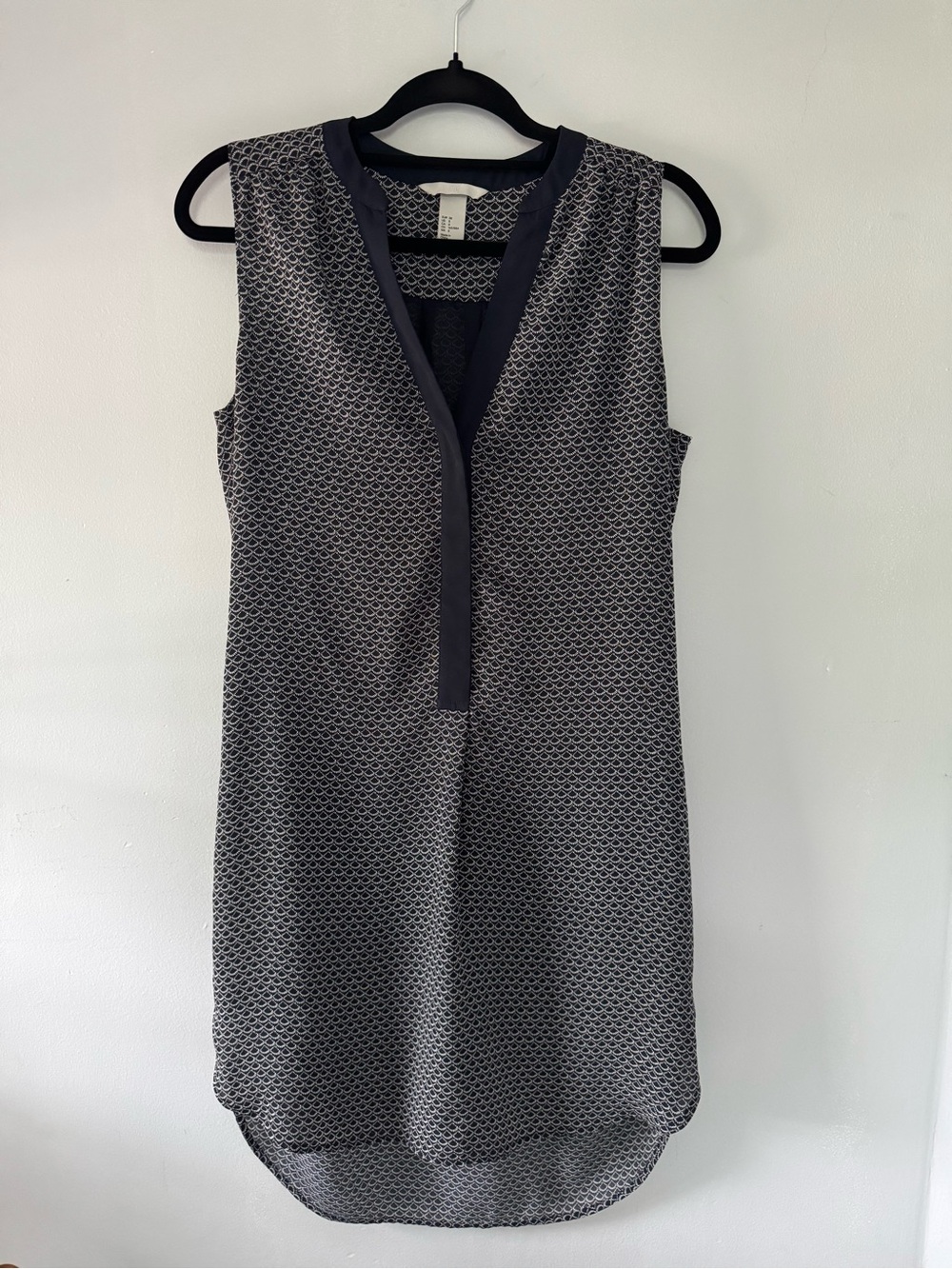 H&M Sleeveless V-Neck Shift Dress in Black and White